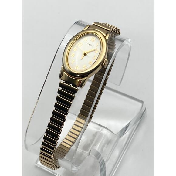 VTG Timex T21882 Womens Cavatina Oval Dress Watch 19mm - Fresh Battery Expansion - Picture 3 of 8